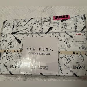 Rar Dunn Queen Sized Halloween Sheet Set / witches